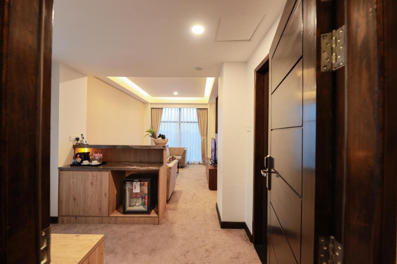 Hlaine Tet Hotel Yangon Luaran gambar